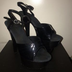 💕 Woman’s Black/Patten Leather Platform Heels 👠